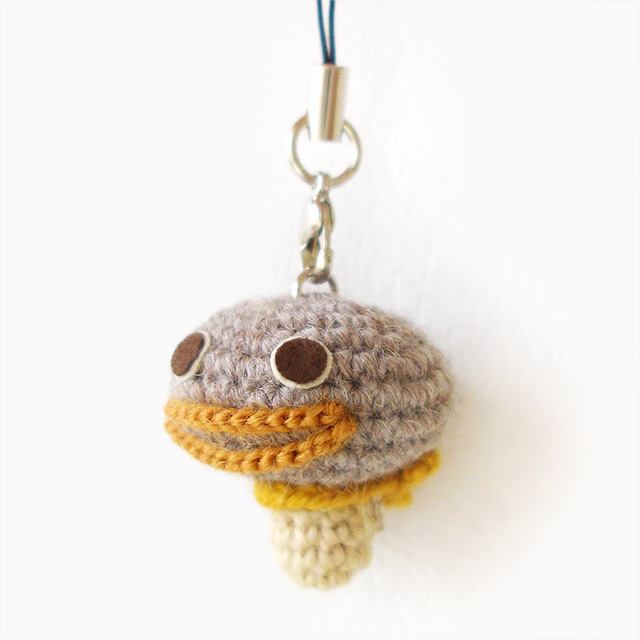 あみぐるみ　キノコストラップ